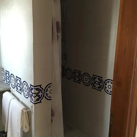 Appartement Montemarcello And Bathroom
